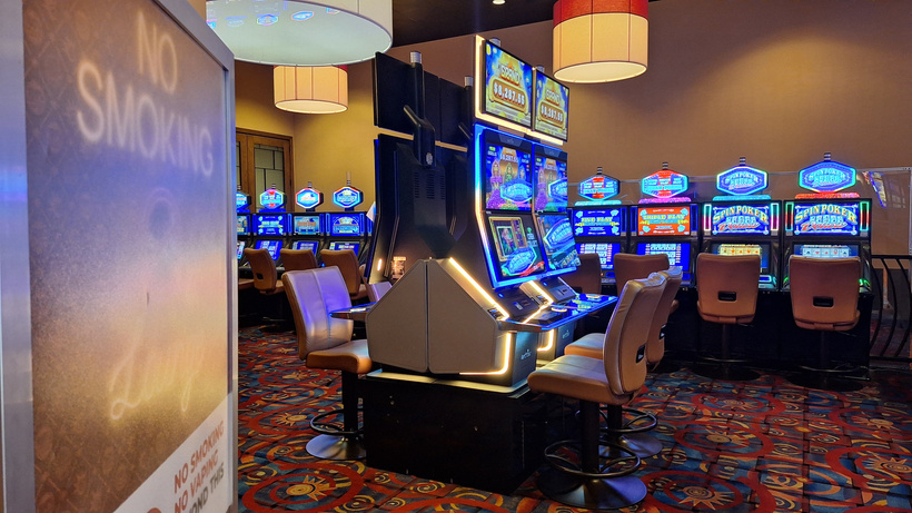 Eureka Casino Mesquite No Smoking Lounge • US Casino Advantage No smoking slots area inside the Eureka Casino in Mesquite, Nevada.